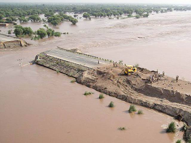 شیرشاہ بند میں ایک اور شگاف‘ ملتان کو بدستور خطرہ‘ مظفر گڑھ کے دوآبہ بند پر پانی کا دبائو بڑھ گیا