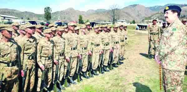 دہشت گردی اور دیگر چیلنجز کے مقابلے کیلئے آگے بڑھ کر لڑنا ہماری روایت ہے، عوام کے تعاون سے ملک میں امن لائیں گے: آرمی چیف 