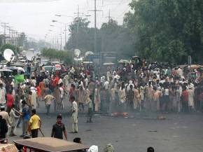 گرمی میں بدترین لوڈشیڈنگ سے لوگ نڈھال، سراپا احتجاج بنے رہے