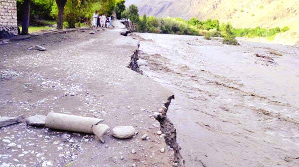 سیلاب ، بارشوں سے آزاد کشمیر، چترال ، گلگت اور جنوبی پنجاب میں تباہی،42 افراد جاں بحق ، ساڑھے4 لاکھ کیوسک کا ریلہ آج تونسہ سے گزرے گا 