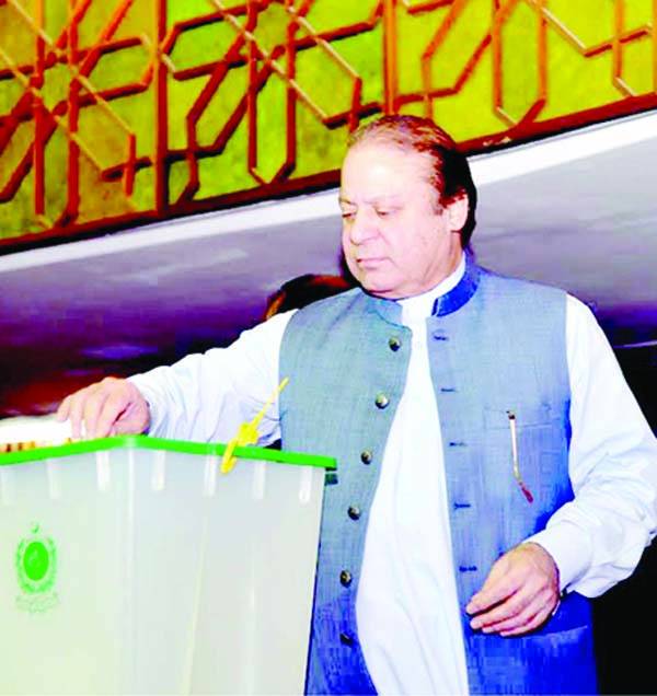 سپیکر کا انتخاب: وزیر اعظم محمد نوازشریف نے سب سے پہلے ووٹ کاسٹ کیا 