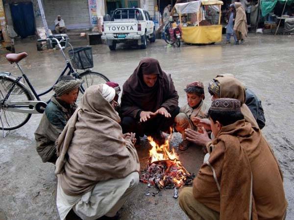 گلگت بلتستان میں برفباری جاری، بالائی علاقوں میں سردی کی شدت میں اضافہ