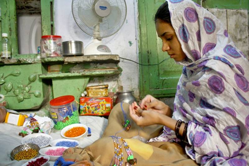 سندھ کے گورنر نے صنعتی تجارتی یونٹوں میں کم از کم اجرت کا تعین کرنے کے بل پر دستخط کر دیئے