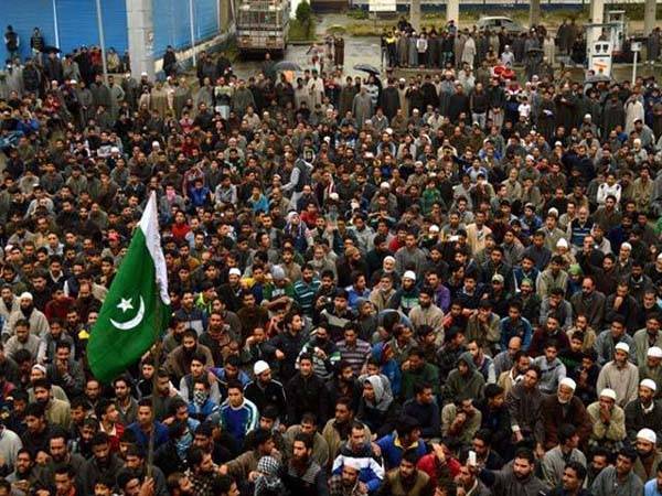 مقبوضہ کشمیر: شبیر شاہ پھر نظر بند، مسرت عالم کی رہائی اور گرفتاری 