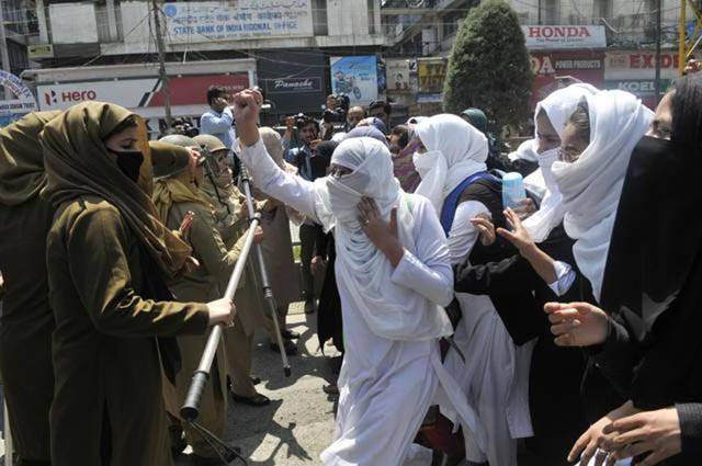 آزادی کی لہر کا فیصلہ کن مرحلہ، کشمیر پر بھارتی گرفت خطرے میں ہے: امریکی جریدہ 