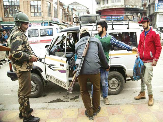 مقبوضہ کشمیر: شہید نوجوان سپرد خاک، شرکاء جنازہ کے بھارت مخالف نعرے