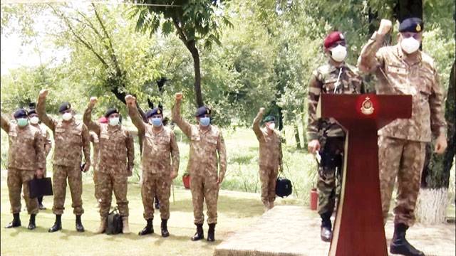 عید پر ایل او سی کا دورہ، دشمن پاکستان کو غیر مستحکم کرنا چاہتا ہے، جارحیت کا منہ توڑ جواب دینگے: قمر باجوہ