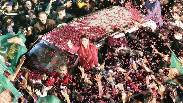 حکمران پی ڈی ایم سے این آر او مانگ رہے، باقاعدہ استعفے نہیں لئے پھر بھی انبار لگے ہیں: مریم نواز، لاہور ریلی