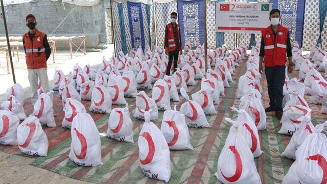 پاکستان ہلال احمرکے تحت مستحق خاندانوں میں راشن تقسیم 