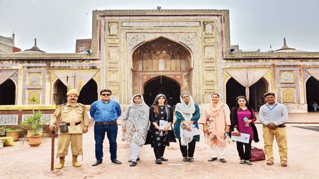 گلوبل ویمن میڈیا وفد کا والڈ سٹی، لاہورقلعہ، حمام و دیگر جگہوں کا دورہ