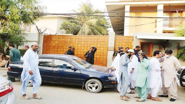 نیب کا سراج درانی کے گھر چھاپہ، گارڈز نے داخلے سے روکدیا، ٹیم باہر بیٹھ گئی