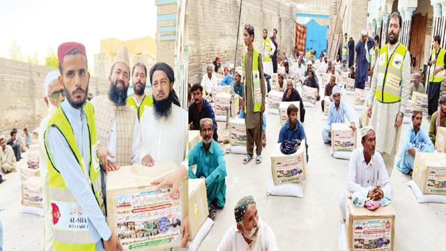 عبدالخبیر آزاد نے جیکب آباد میں سیلاب سے متاثرہ خاندانوں میں  فوڈ پیکج  تقسیم کئے 