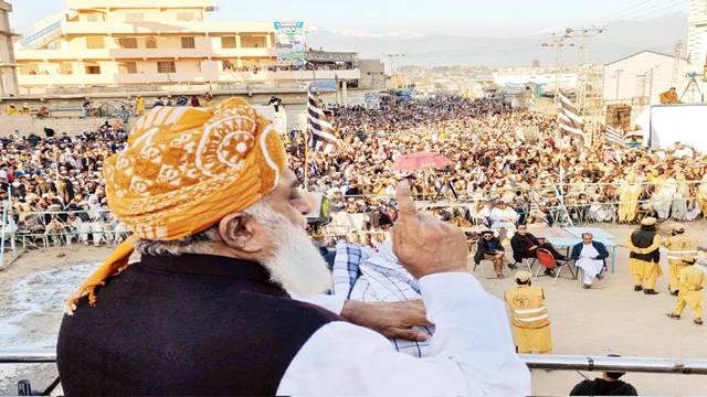  جامع مسجد میں اکیلے یا گروہ کی شکل میں آنے والی خواتین کا داخلہ ممنوع قراردیا گیا تھا