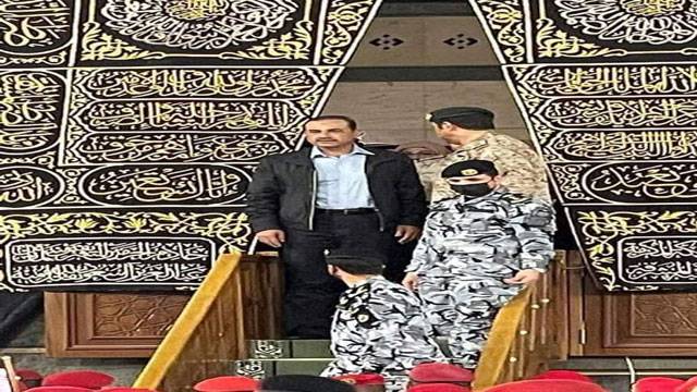 آرمی چیف کا عمرہ بیت اللہ  میں نوافل ملک کیلئے دعائیں