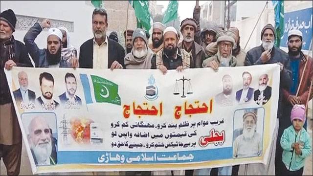 جنوبی پنجاب میں آٹے کا بحران سنگین ، سیل پوائنٹس پر لمبی قطاریں ، شہری خوار 