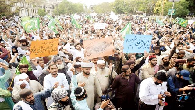 تحریک لبیک کا ناموس رسالت کے تحفظ کیلئے پنجاب اسمبلی چوک میں مظاہرہ 