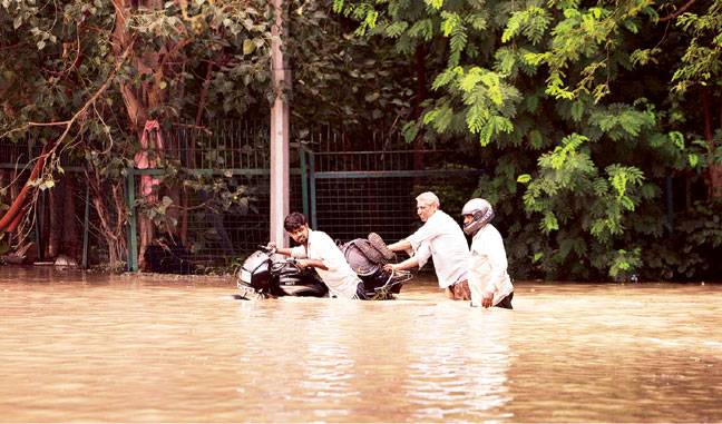 دریائے جمنا میں سیلاب، نئی دہلی میں ہر طرف پانی، فوج کا ریسکیوں آپریشن