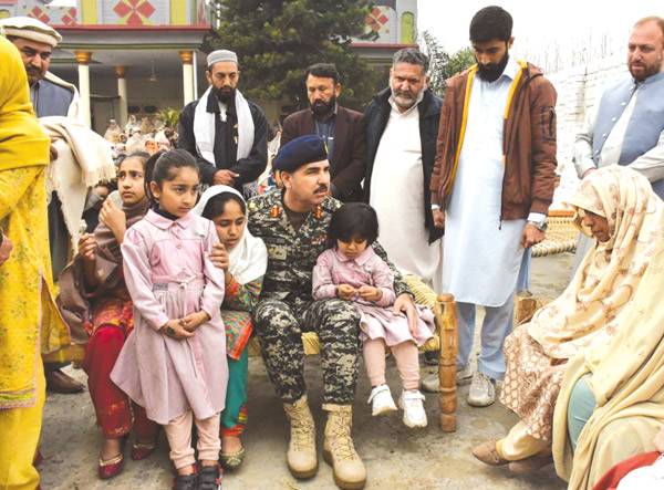 آرمی چیف کی ہدایت پر آئی جی ایف سی کی شہید ایس پی کے اہل خانہ سے ملاقات