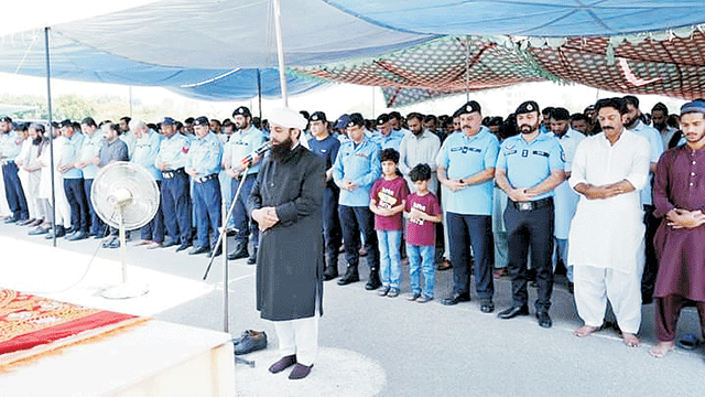 کانسٹیبل ثاقب اشفاق ٹریفک حادثے میں اپنے خالق حقیقی سے جا ملے