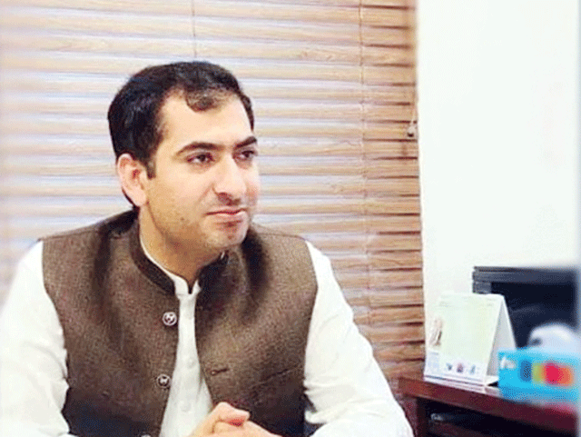 مستونگ: گاڑی پر فائرنگ‘ڈپٹی کمشنر پنجگور قتل‘ چیئرمین ڈسٹرکٹ کونسل زخمی