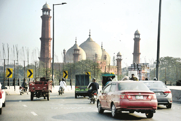 سموگ میں کمی پر لاہور اور ملتان کت سواتمام اضلاع میں تعلیمی ادارے کھل گئے 